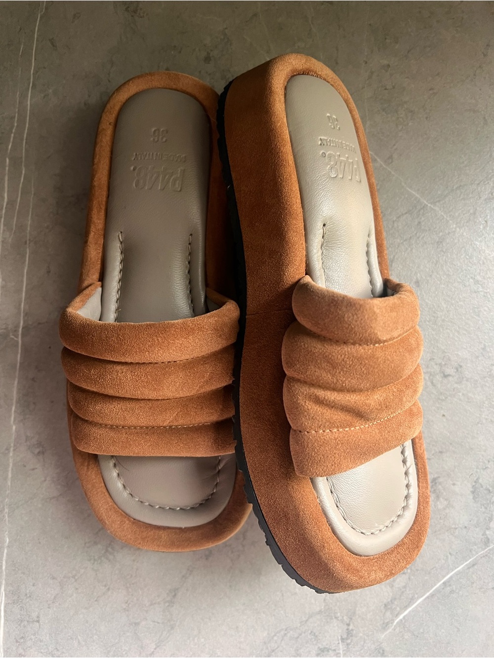 P448 Fergie Slide Sandal